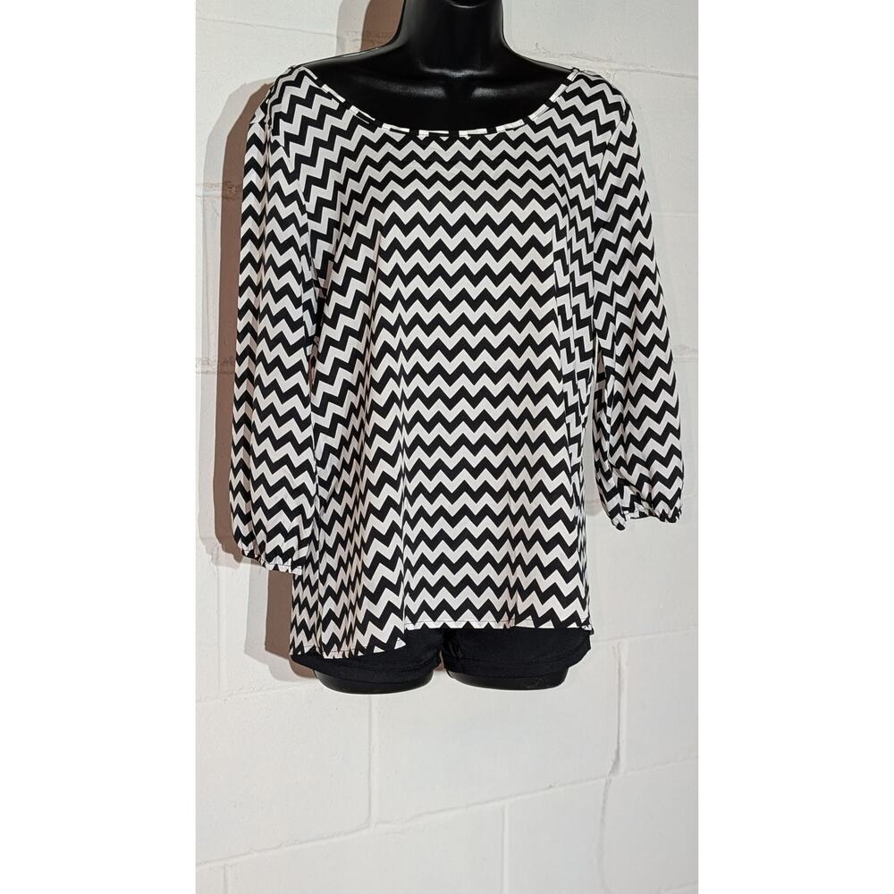 Nouvida Chevron Print Top with Bow Back Detail 3/4 Sleeve Blouse Medium